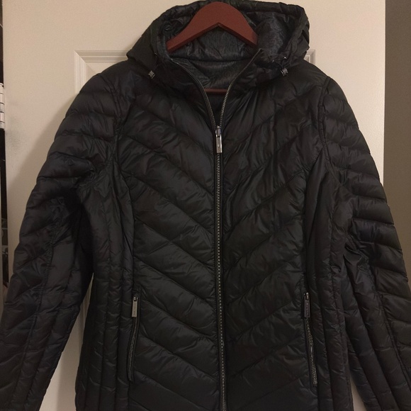 Micheal Kors Reversible Quilted Packable Puffer Jacket - Picture 2 of 9